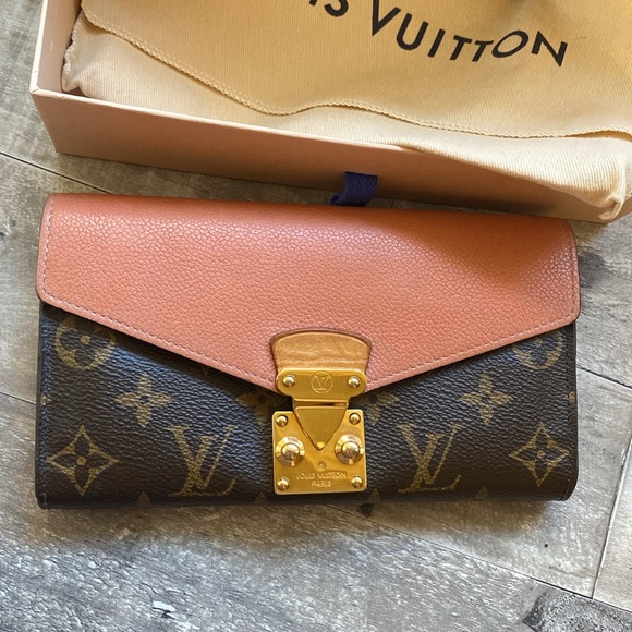 Louis Vuitton Pink Pallas Wallet 💕 - Picture 3 of 15